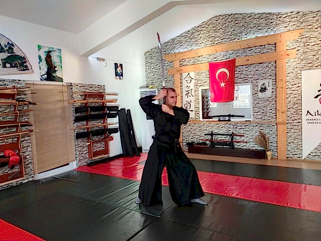 Antalya Iaido Eğitimi: Japon Kılıç Sanatı ve İç Disiplin
