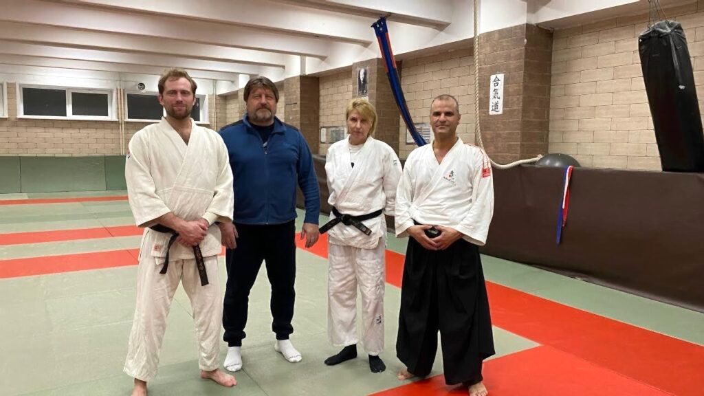 Kürşat Demir, Moskova'da Rusya Aikido Federasyonu dojosunda Natalya Rudnova Sensei, N.H. Egorova Sensei ve İvan Yegorov Sensei ile birlikte.
